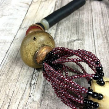 Boho ketting met grote Bone kraal en African seed beads @ StyleTrash.nl