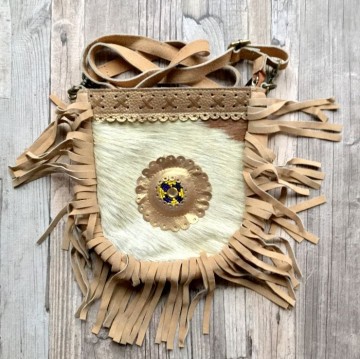 Banjara bag small   beige suede met vacht en franje styletrashnl   17 12 063