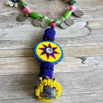 Gypsy lange leren Banjara Kuchi ketting met kralen, Tribal munten en Cowrie schelpen @ StyleTrash.nl