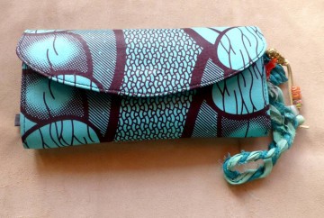 Wallet by Hot Bags van Afrikaanse stof in turqoise print