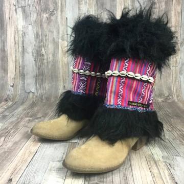Gypsy Boho furry black and Pink bootcovers @ StyleTrash.nl