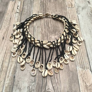 Schitterende vintage native Cowrie schelpen ketting @ StyleTrash.nl