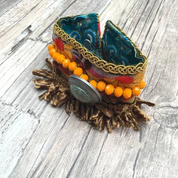 Armband retro stof en oranje facetkralen @ StyleTrash.nl