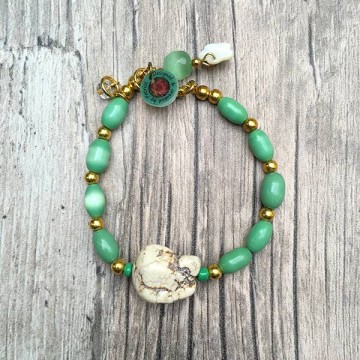 Geluksarmband met edelstenen en bedels @ StyleTrash.nl