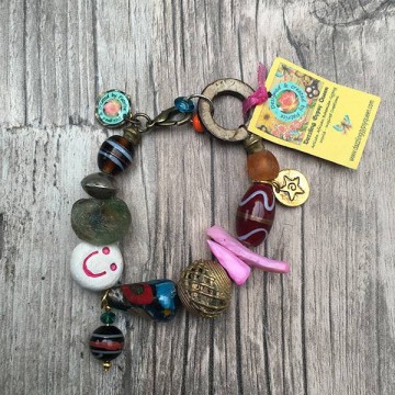 Afrikaanse armband kleurige kralen uit Afrika @ StyleTrash.nl