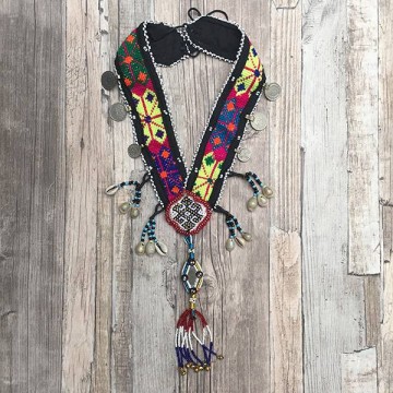 Gypsy Kuchi ketting met kraaltjes en Cowrie schelpen @ StyleTrash.nl