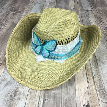 Gypsy Ibiza strandhoed wit kant blauw kralenband en vlinder @ StyleTrash.nl