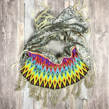 Schitterende sjaal met kraaltjes in Native Patroon @ StyleTrash.nl