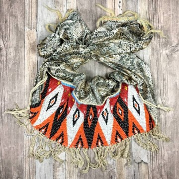 Schitterende sjaal met kraaltjes in Native Patroon @ StyleTrash.nl