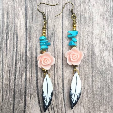 Boho oorbellen in turquoise, roze roosjes & veertjes @ StyleTrash.nl