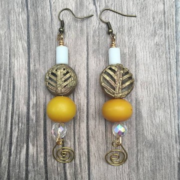 Boho oorbellen African Brass en Gele Amber @ StyleTrash.nl