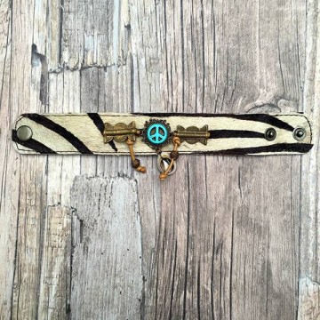 Gypsy suede armband by dazzling gypsy queen at www styletrash nl 01