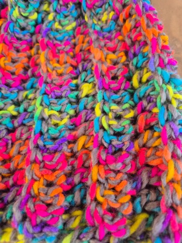Handgemaakte beanie   rainbow   detail   dazzling gypsy queen   wwwstyletrashnl