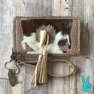 Pht   pretty hot and tempting at wwwstyletrashnl   wallet bg 16336   2