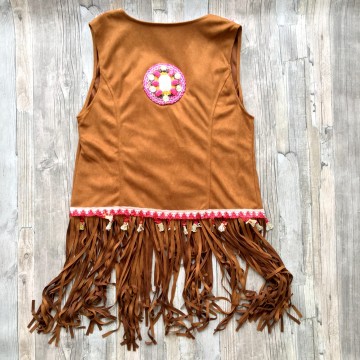 Suedine gilet met franje en gekleurd band en pompoms styletrashnl   001a