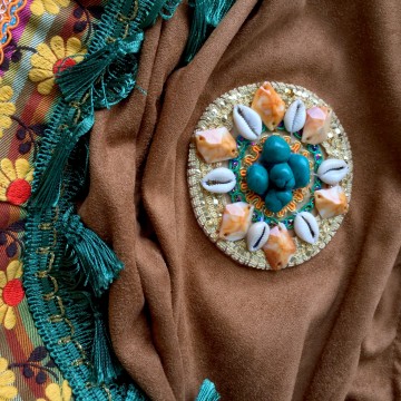 Suedine gilet met franje en gekleurd band en pompoms styletrashnl   005b