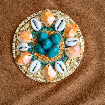 Suedine gilet met franje en gekleurd band en pompoms styletrashnl   005c