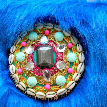 Turquoise tasje van kunstbont met kralen badge styletrashnl   001b