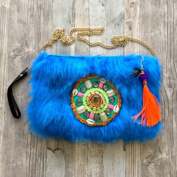 Turquoise tasje van kunstbont met kralen badge styletrashnl   003