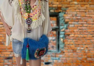 Turquoise tasje van kunstbont met kralen badge styletrashnl   2 0